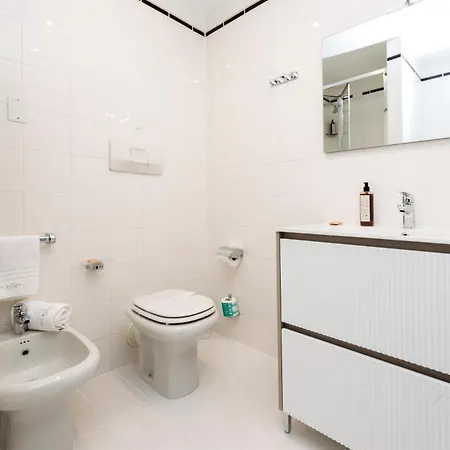 Train Station| Parking| A/c| Wifi By Tilo Appartement Genua