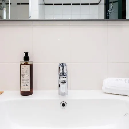 Train Station| Parking| A/c| Wifi By Tilo Apartamento